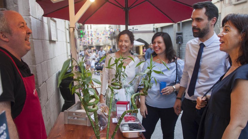 Torrent (segon per la dreta) durant la seua visita als establiments de Tàrrega