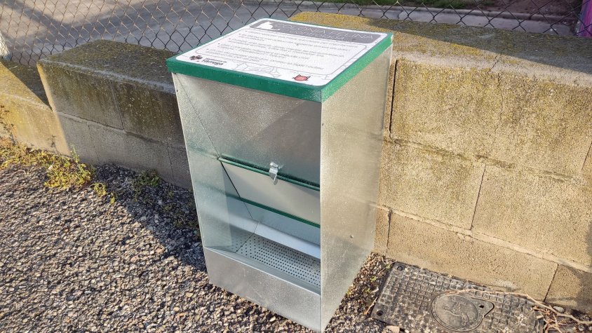 Una de les menjadores per a colònies de gats ferals