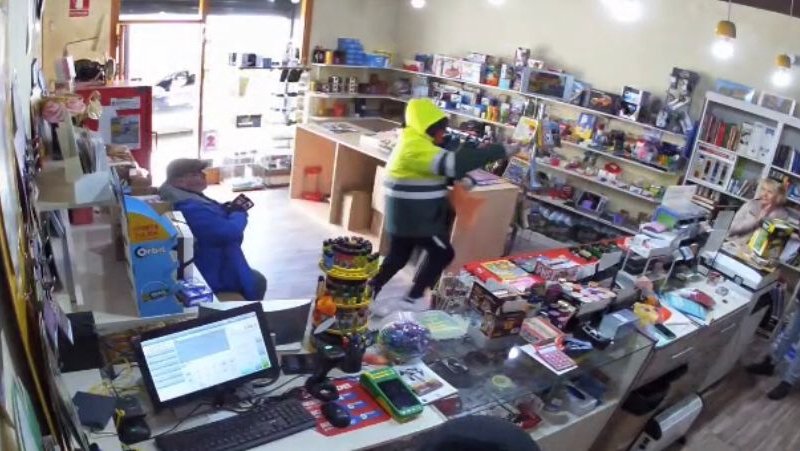 Frame del vídeo de l’atracament a l’estanc de Belianes