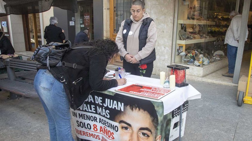Silvia Guerrero va muntar ahir una parada al mercat setmanal i repetirà el dilluns vinent dia 30