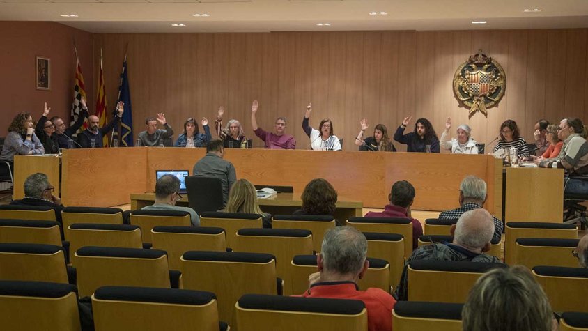 El primer ple presidit per Rosa Maria Perelló com a alcaldessa després de la moció de censura