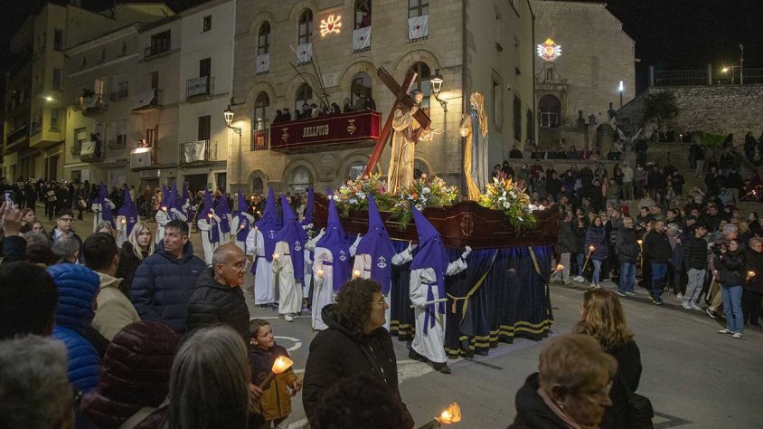 Un dels sis passos per davant de l'ajuntament
