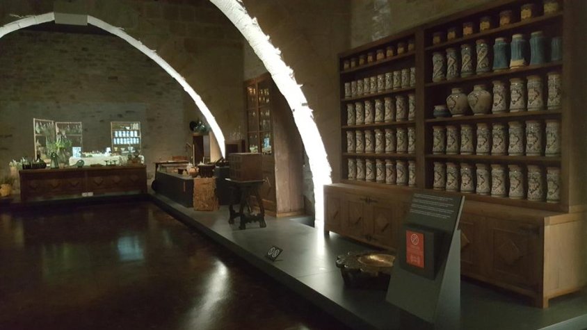Una vista de la museïtzació de la farmàcia històrica del monestir de Vallbona de les Monges