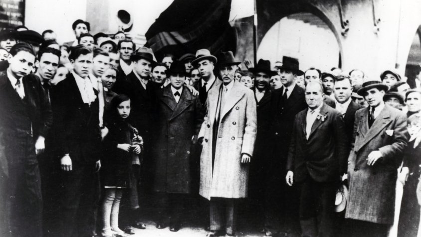Francesc Macià a davant de cal Menso de la Plaça de les Borges Blanques el 1931