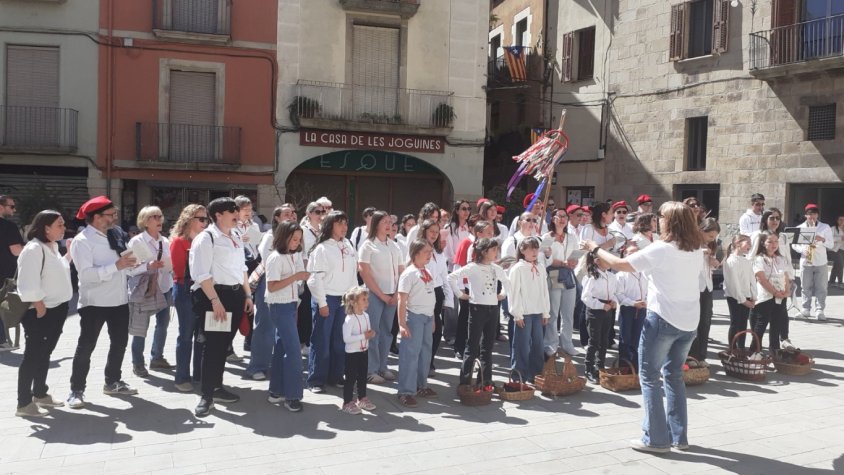 Les caramelles a la plaça Major el Diumenge de Pasqua