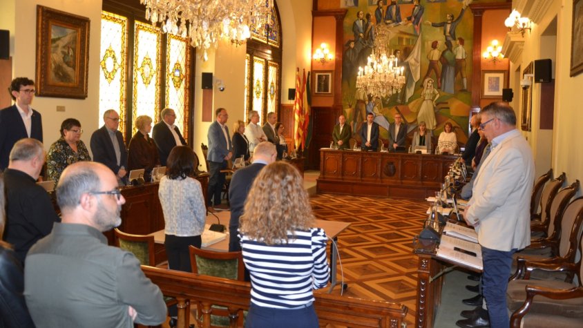 El ple ha començat amb un minut de silenci en record de l'alcalde de Bellcaire, Jaume Montfort, que va morir e passat 6 d'abril