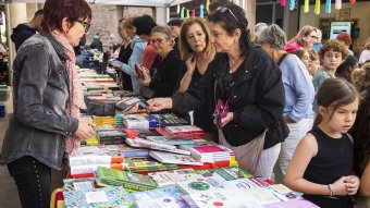 Multitudinària diada de Sant Jordi a Tàrrega