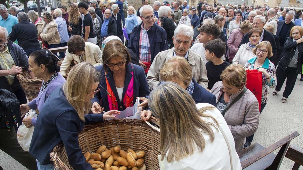 Anglesola reparteix uns 10.000 panets de la caritat