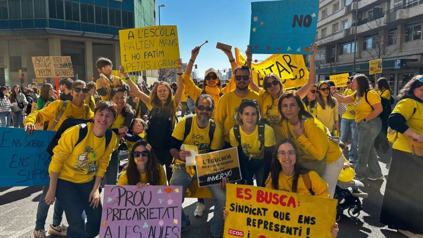 Mestres de l'escola a la manifestació del passat 18 de març