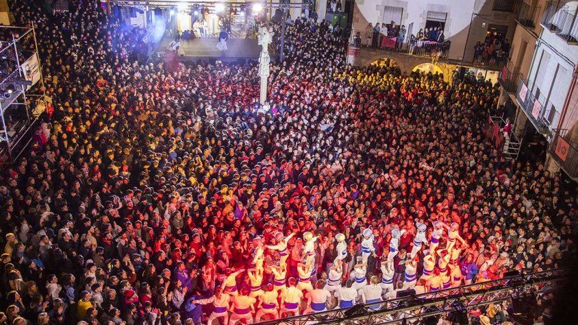 La plaça Major, plena de gom a gom amb la Nit del Tararot