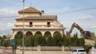 Expectació per l'enderroc d'un xalet icònic a Agramunt per construir-hi un supermercat
