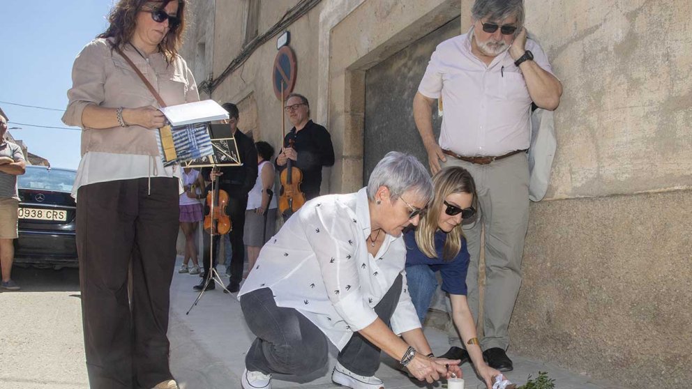 Stolpersteine a Anglesola per recordar els tres veïns assassinats pel nazisme