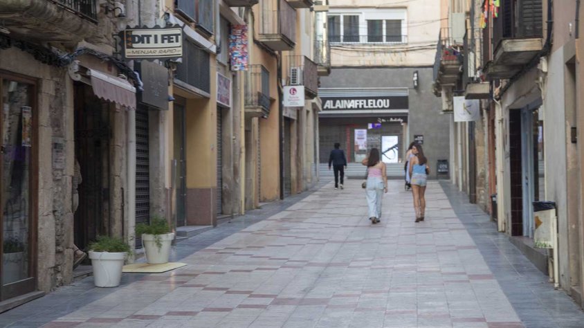 Vista d'un carrer del centre comercial