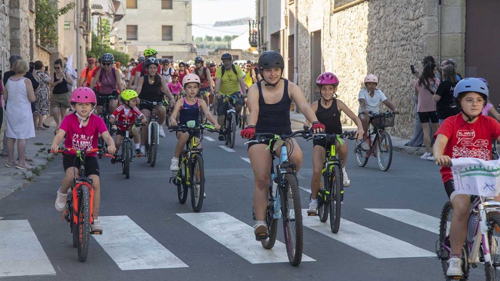 Clamen per la pau sobre dos rodes