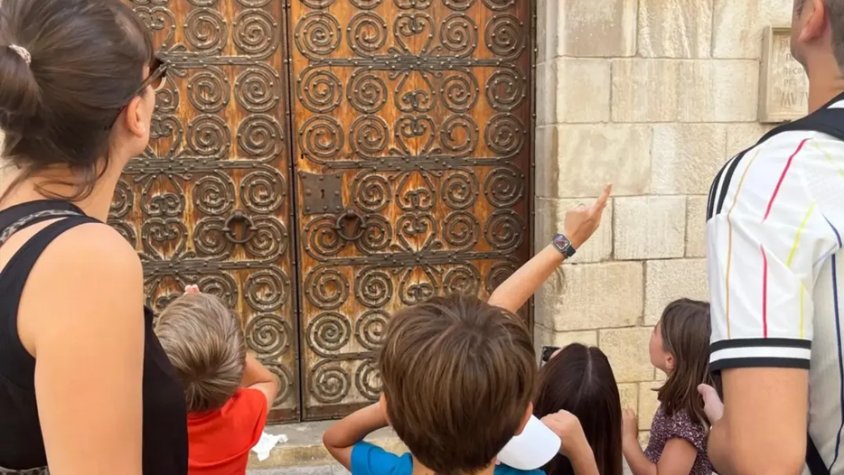 Famílies fen la ruta 'Caçadors de Tresors' el cap de setmana de l'estrena