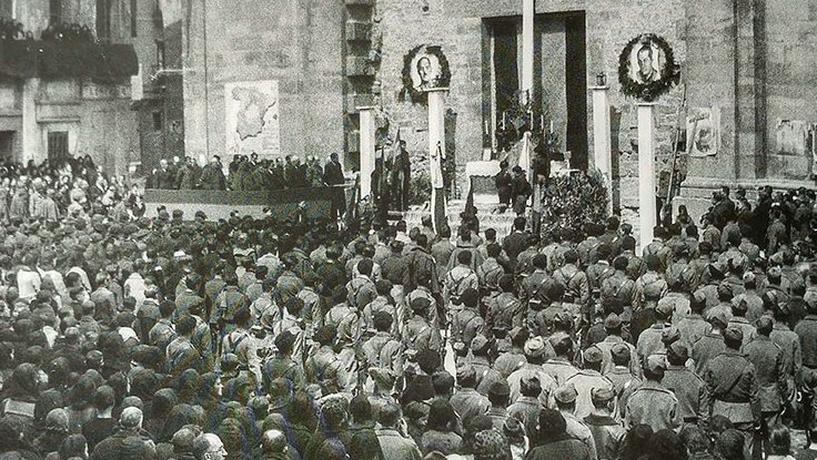La plaça Major de Tàrrega l'any 1939, homenatge als caiguts
