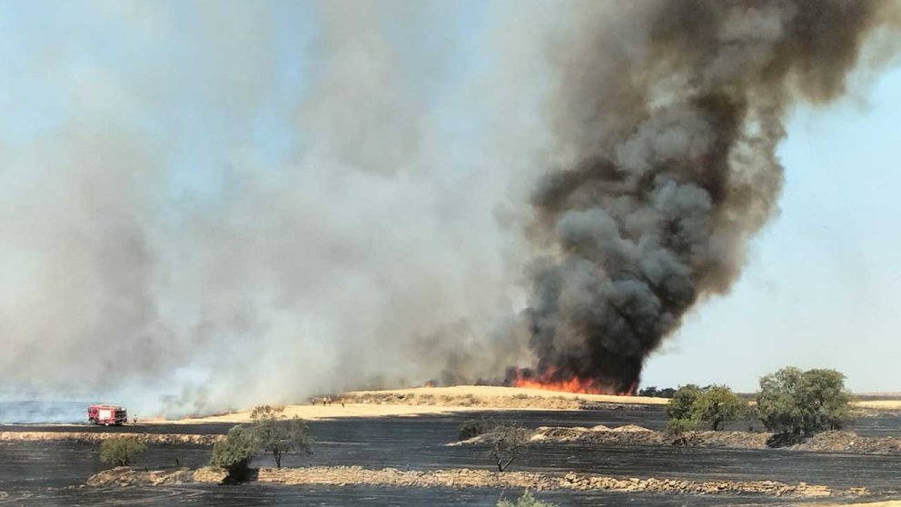 L'incendi entre Claravalls i Santa Maria de Montmagastrell evoluciona favorablement