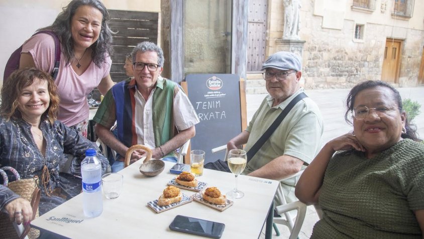 Participants a la ruta de  tapes