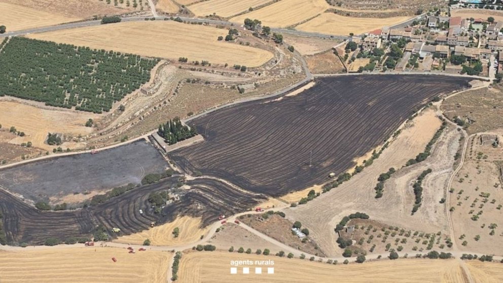 Un nou incendi agrícola a Claravalls calcina més de 7 hectàrees, part dins un espai protegit