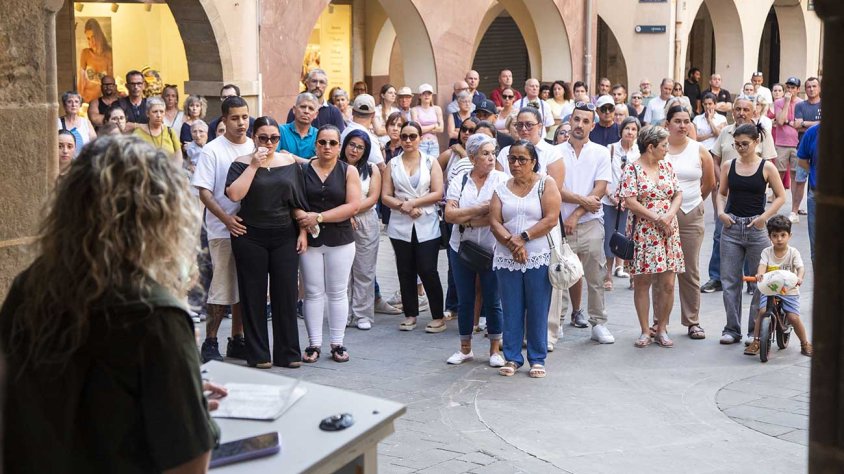 Minut de silenci a la plaça de l'Església