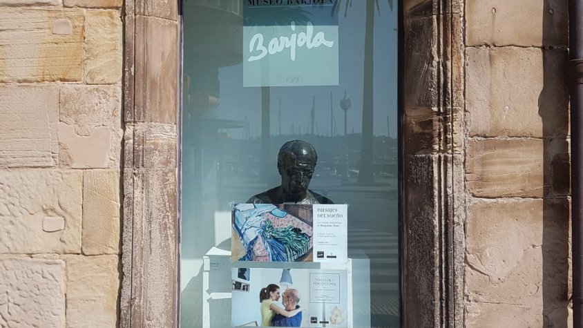 Espai on s'anuncia l'exposició que Tous ofereix en aquest museu de Gijón